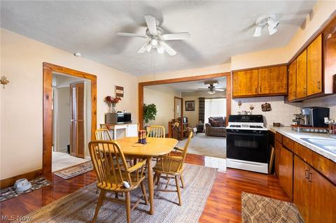161 Perry St, Struthers, OH 44471 photo 8