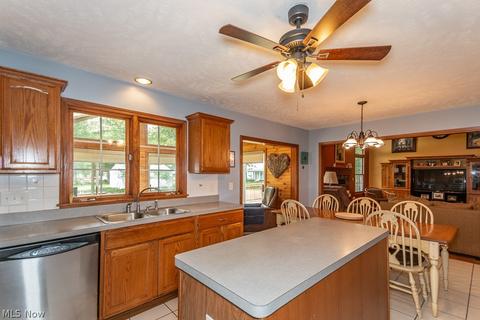 29491 White Rd, Willoughby Hills, OH 44092 photo 5