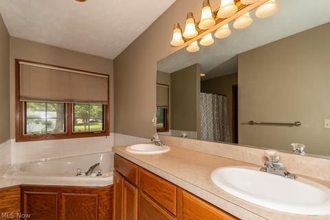 29491 White Rd, Willoughby Hills, OH 44092 photo 22