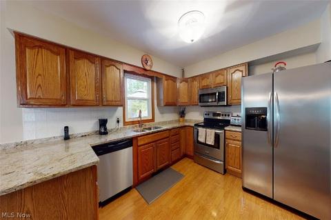 276 Windward Dr, Elyria, OH 44035 photo 14