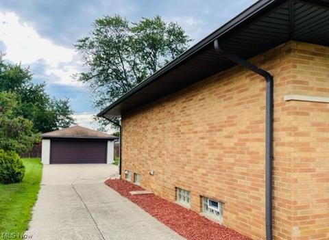 7609 Ann Arbor Dr, Parma, OH 44130 photo 25