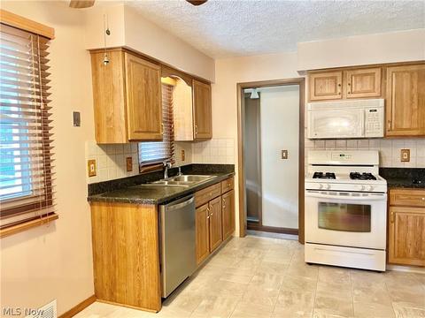 7609 Ann Arbor Dr, Parma, OH 44130 photo 11