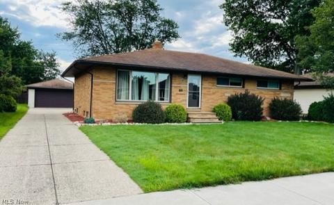 7609 Ann Arbor Dr, Parma, OH 44130 photo 2