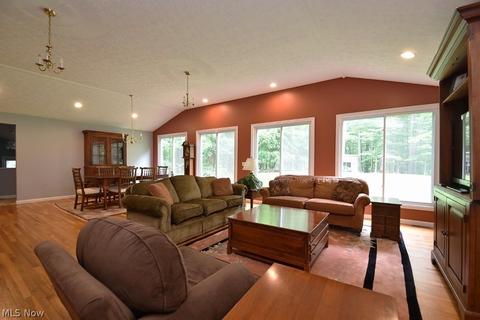 34875 Mcafee Dr, Solon, OH 44139 photo 4