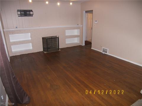 141 E 192nd St, Euclid, OH 44119 photo 3