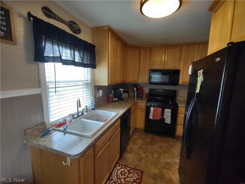 644 Cambridge Ave, Elyria, OH 44035 photo 8