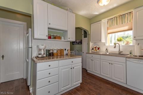 245 E 216th St, Euclid, OH 44123 photo 8