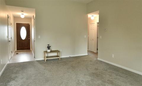 106 Fallingwater Dr, Elyria, OH 44035 photo 4