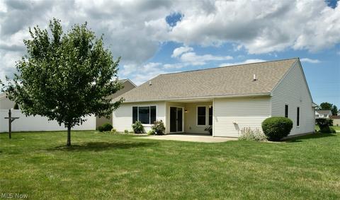106 Fallingwater Dr, Elyria, OH 44035 photo 2