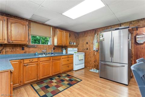 313 Greenview Dr, Elyria, OH 44035 photo 8