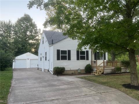 1239 Maple Dr, Lorain, OH 44052 photo 4
