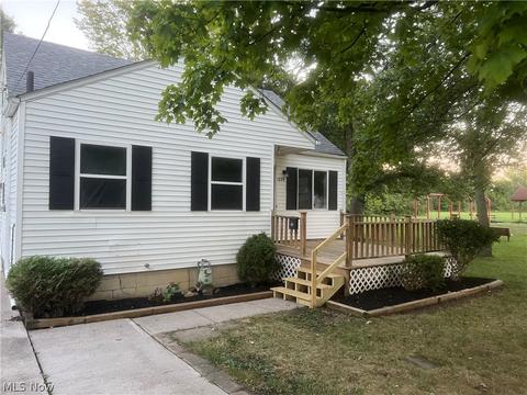 1239 Maple Dr, Lorain, OH 44052 photo 5