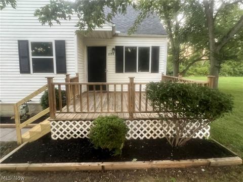 1239 Maple Dr, Lorain, OH 44052 photo 2