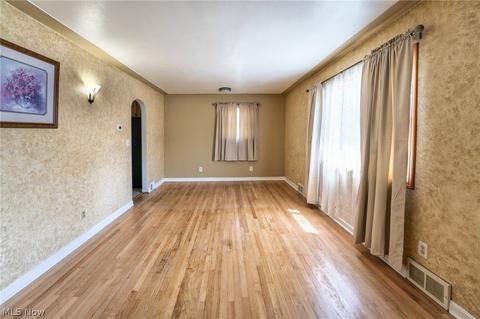 1847 E 37th St, Lorain, OH 44055 photo 3