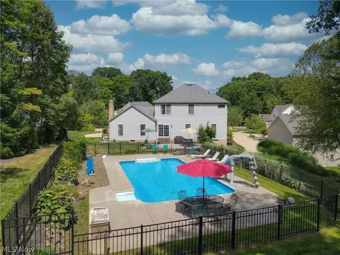 320 Chadwick Dr, Aurora, OH 44202 photo 3
