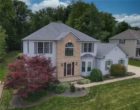 320 Chadwick Dr, Aurora, OH 44202 photo 1