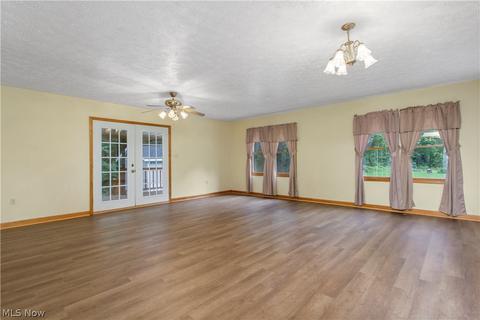 5280 Elyria Ave, Lorain, OH 44055 photo 9