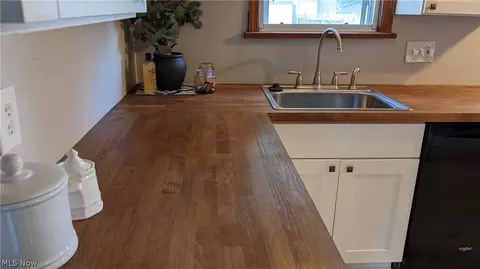 29946 Elgin Rd, Wickliffe, OH 44092 photo 7
