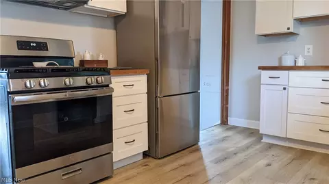 29946 Elgin Rd, Wickliffe, OH 44092 photo 6