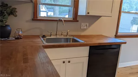 29946 Elgin Rd, Wickliffe, OH 44092 photo 9