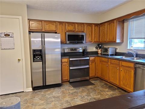 290 Xavier St, Elyria, OH 44035 photo 9