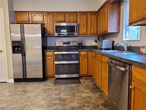 290 Xavier St, Elyria, OH 44035 photo 8