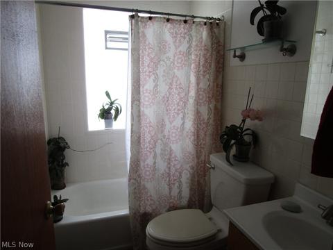 1529 E 294th St, Wickliffe, OH 44092 photo 9