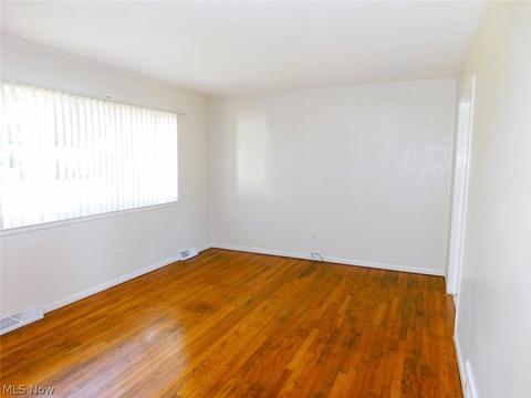 852 Salem Ave, Elyria, OH 44035 photo 8