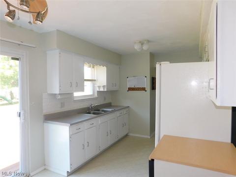 852 Salem Ave, Elyria, OH 44035 photo 17