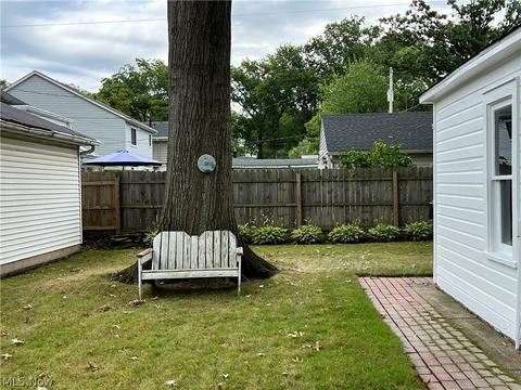 808 Park Ave, Elyria, OH 44035 photo 4