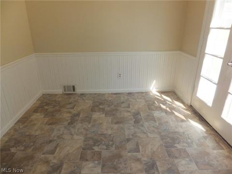 8325 Snow Rd, Parma, OH 44129 photo 5