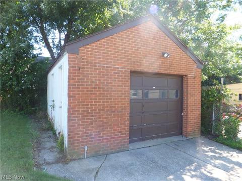 8325 Snow Rd, Parma, OH 44129 photo 19