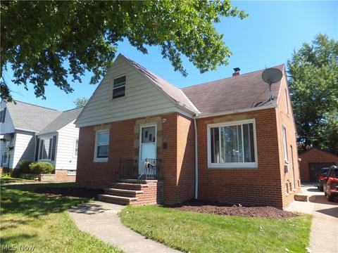 8325 Snow Rd, Parma, OH 44129 photo 1