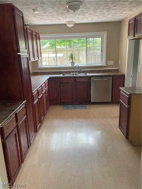 58 E Warner Rd, Akron, OH 44319 photo 2
