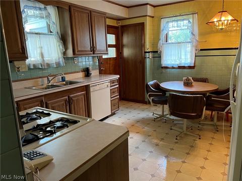 823 E 12th St, Ashtabula, OH 44004 photo 2