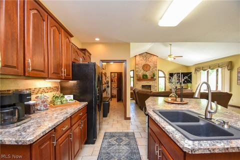6904 Ruby Cts, Austintown, OH 44515 photo 13