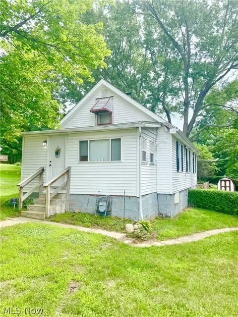 1631 Mohawk Dr, Akron, OH 44306 photo 2