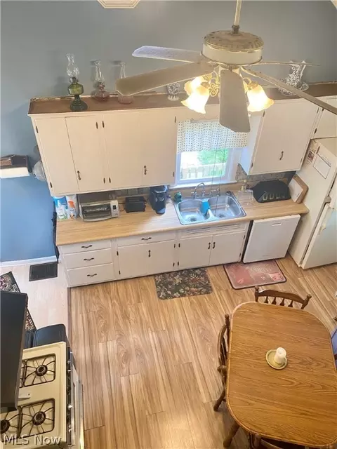 1631 Mohawk Dr, Akron, OH 44306 photo 3
