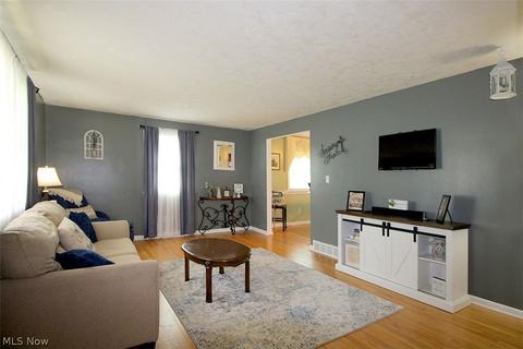 524 Skylark Ct, Elyria, OH 44035 photo 3
