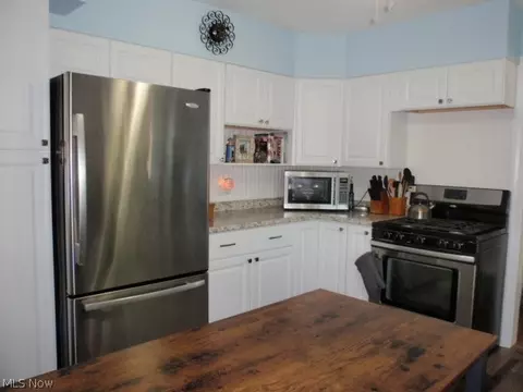 305 Hilliard Rd, Elyria, OH 44035 photo 8