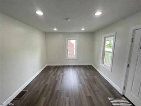 305 E Indiana Ave, Sebring, OH 44672 photo 10