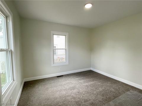305 E Indiana Ave, Sebring, OH 44672 photo 2