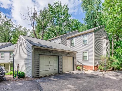 245 Perry Dr NW, Canton, OH 44708 photo 1