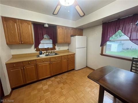 1528 Gladding Ave, Ashtabula, OH 44004 photo 9