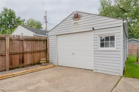 264 Hawthorne St, Elyria, OH 44035 photo 23