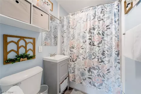 264 Hawthorne St, Elyria, OH 44035 photo 9