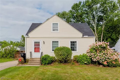 264 Hawthorne St, Elyria, OH 44035 photo 1