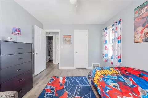 264 Hawthorne St, Elyria, OH 44035 photo 6