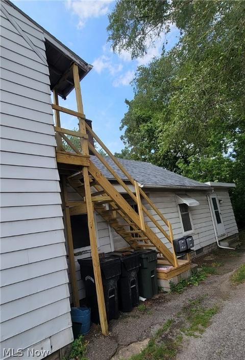 111 4th St, Elyria, OH 44035 photo 2