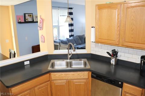 1677 Laughton Cir, Broadview Heights, OH 44147 photo 8
